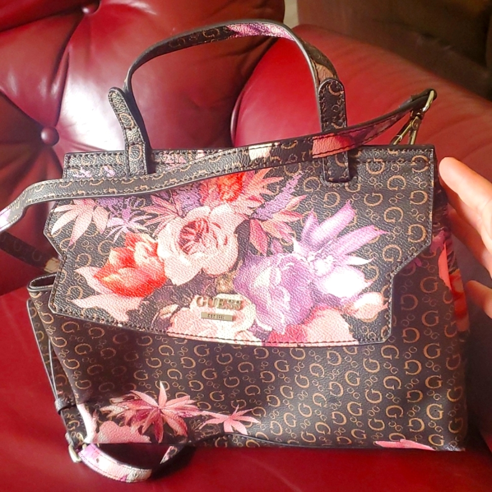 GUESS PURSE